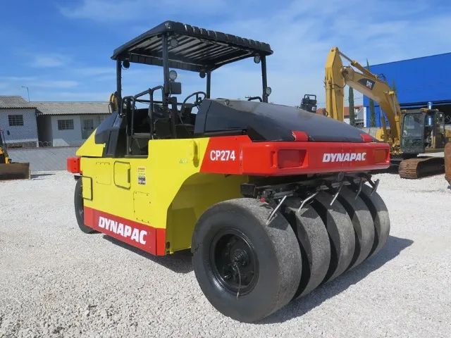 Rolo Compactador Dynapac CP274 9 pneus 2010