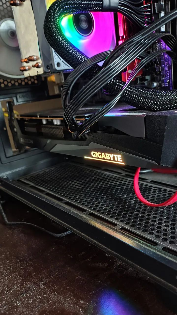 Placa de Vídeo Gigabyte rx7600 troco por inferior com volta da pessoa 