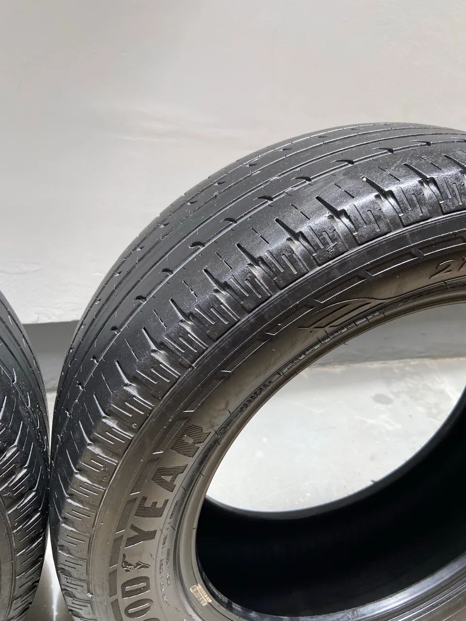 Par de Pneus GoodYear 215/60R 17  - aceito proposta - Foto 2