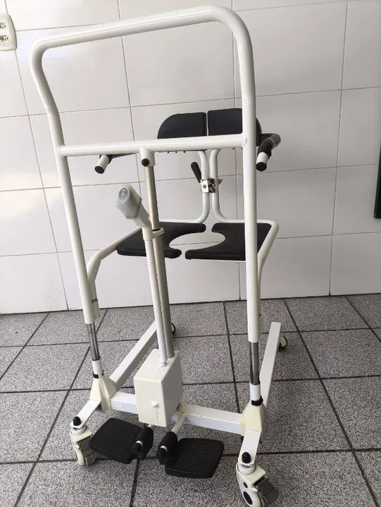 Cadeira de Transferência Multiuso com Elevação Eletrônica até 135 Kg Dellamed