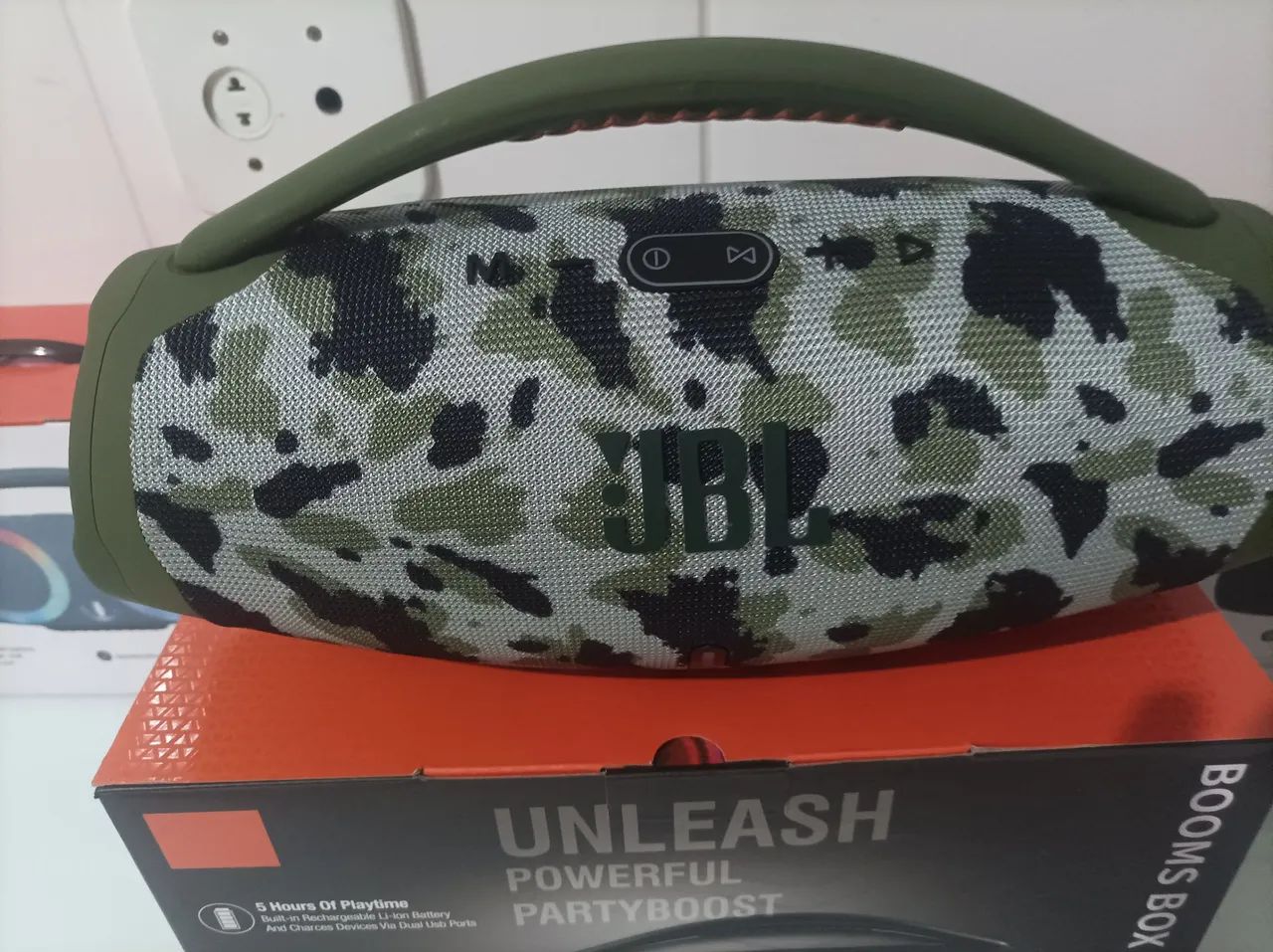 Caixa de Som JBL Boombox 3 , grande 33 cm , só 250 reais pra acabar  - Foto 2