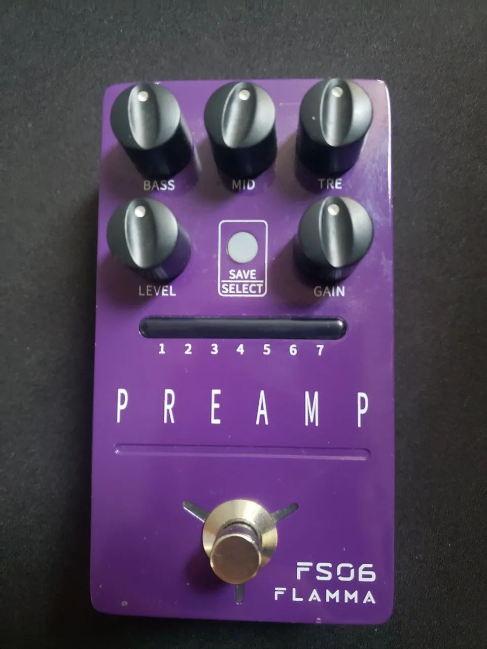 Pedal de Pré-Amplificador FS06 Flamma