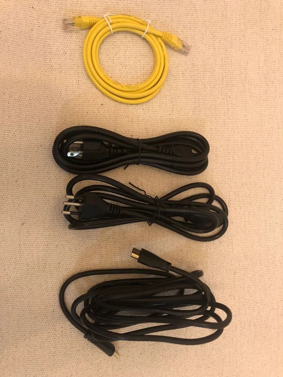 Epson H842A Projector - Almost New!64522267498883124