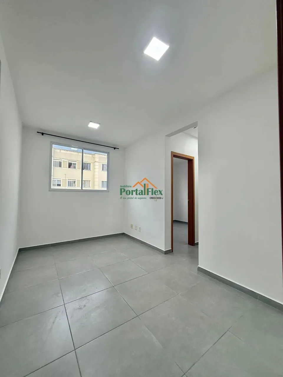 Apartamento com 2 dormitórios para alugar, 43 m² por R$ 1.300/mês - Balneário de