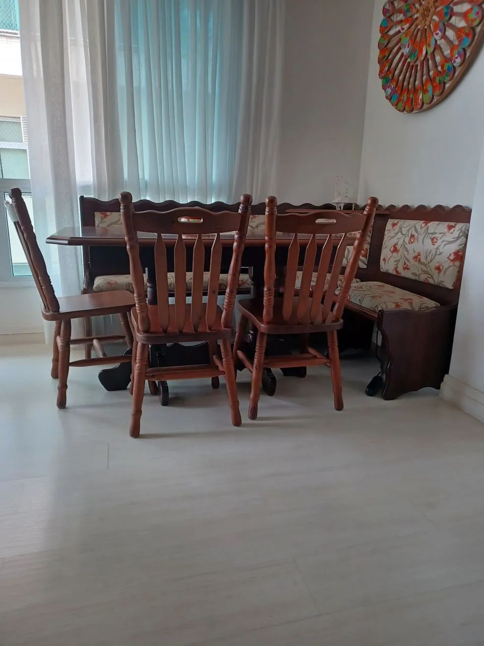 Mesa de Jantar em Madeira com 4 Cadeiras - Foto 3