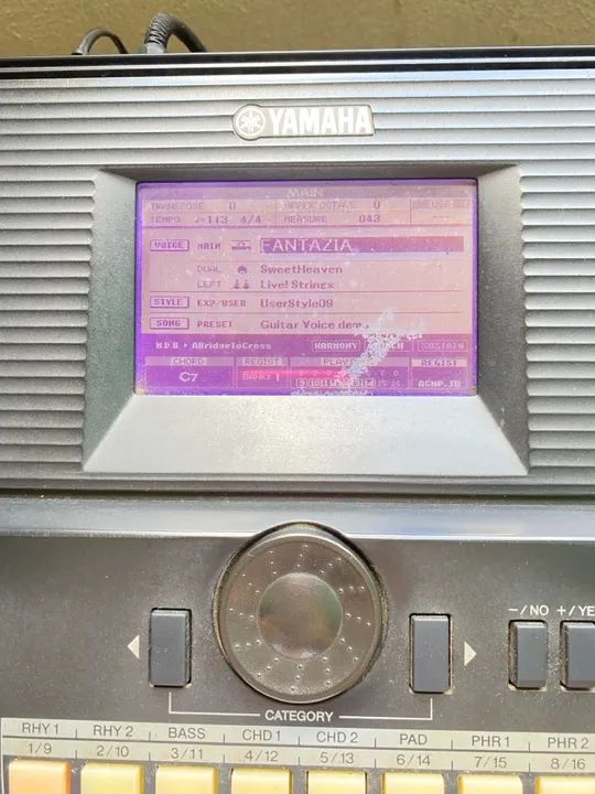 TECLADO YAMAHA PSR-S650 /TECLADO COM MESA, PEDESTAL DE MICROFONE E DE PARTITURAS - Foto 3