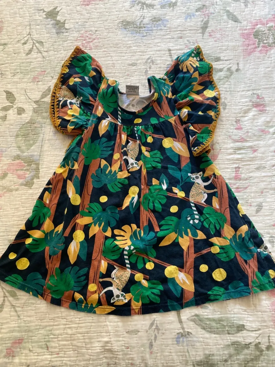 Vestido Infantil Estampado com Mangas Especiais