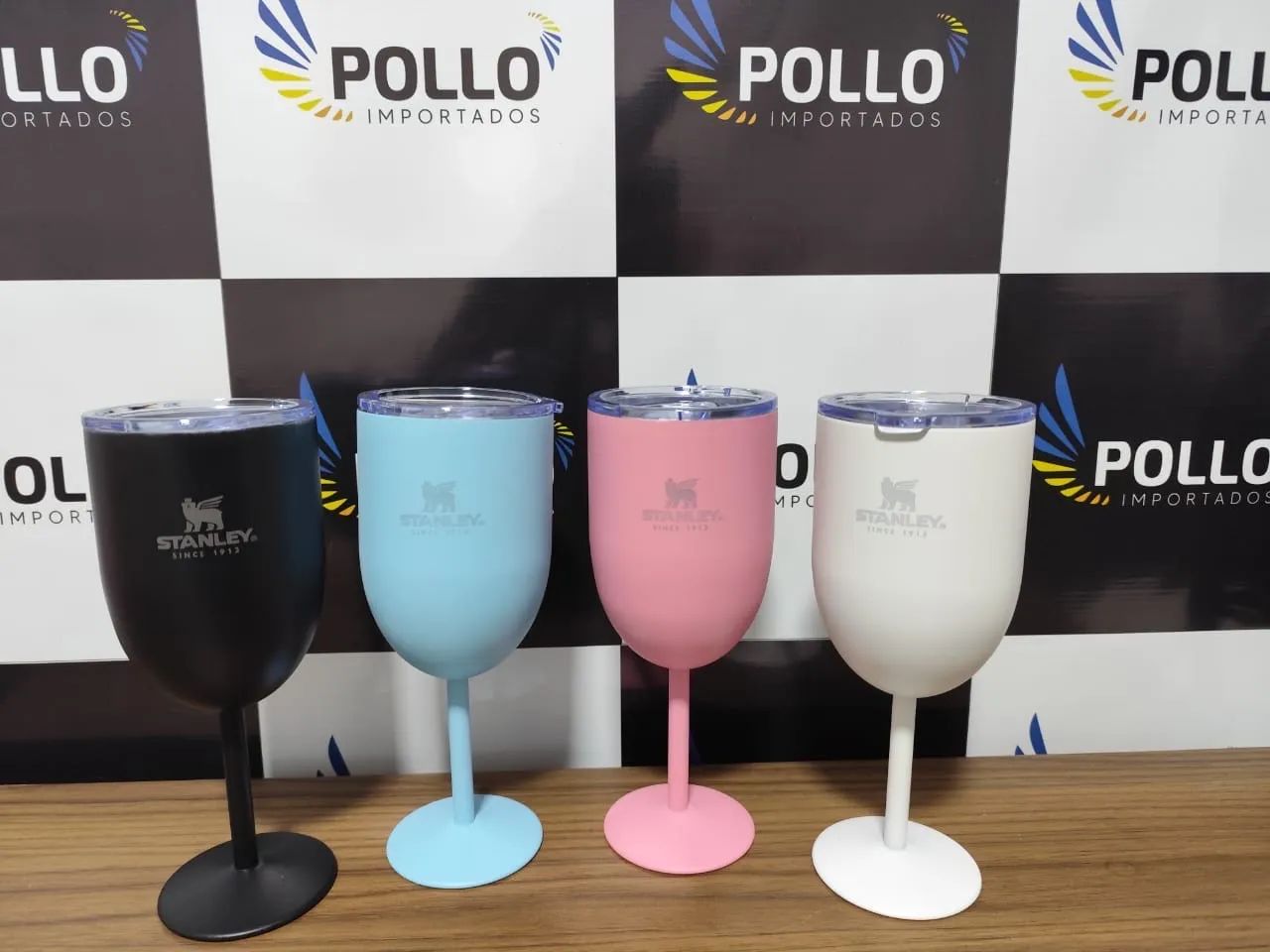 TAÇA MODELO STANLEY COM TAMPA - CORES.