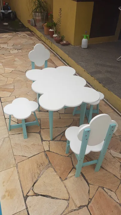 Mesa e Cadeiras Infantil Nuvem - Brincar com Estilo!