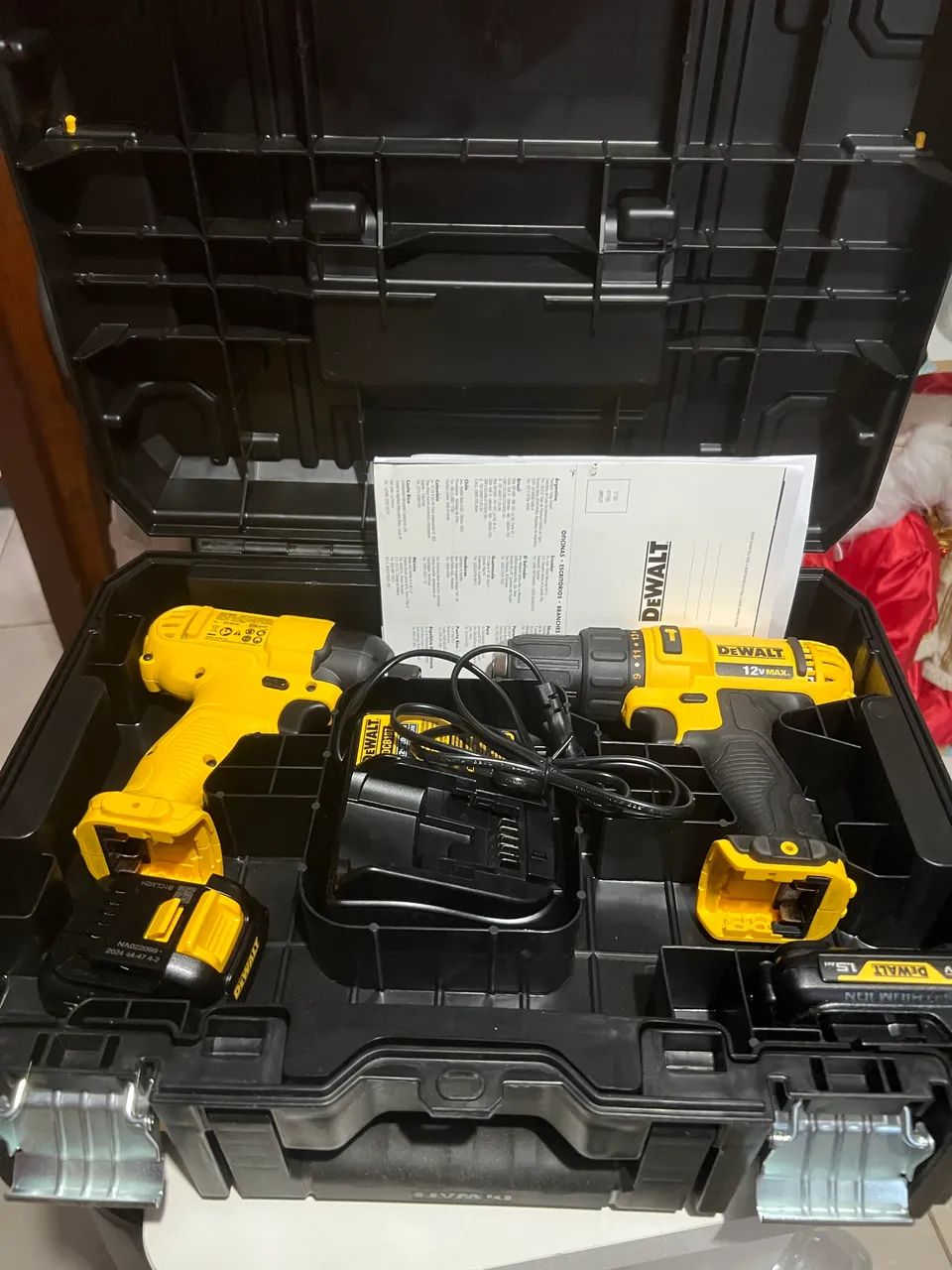 Vendo jogo de parafusadeira novo 