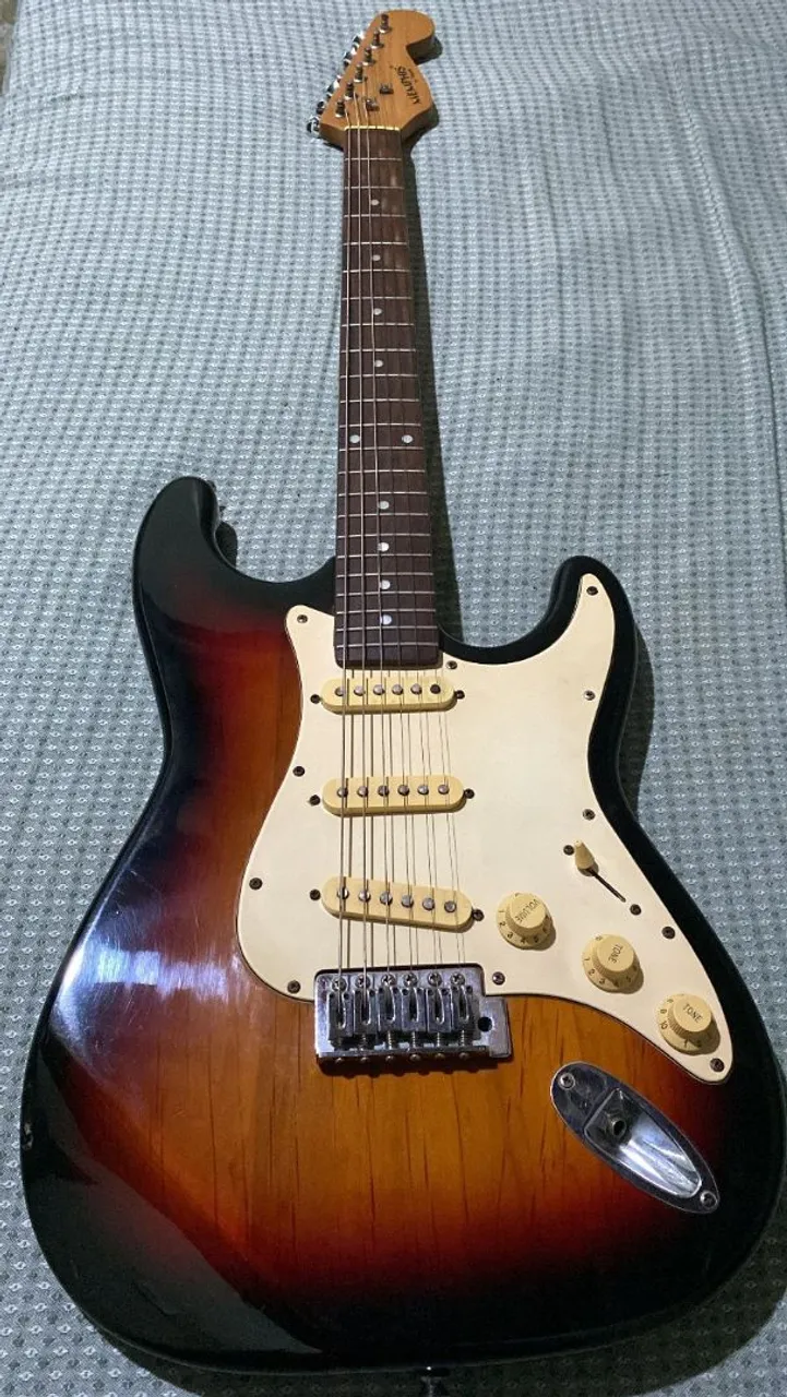 Guitarra Elétrica Sunburst Stratocaster