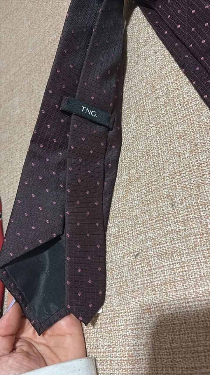 Gravata vinho com pontos rosa Marca: TNG  - Foto 3
