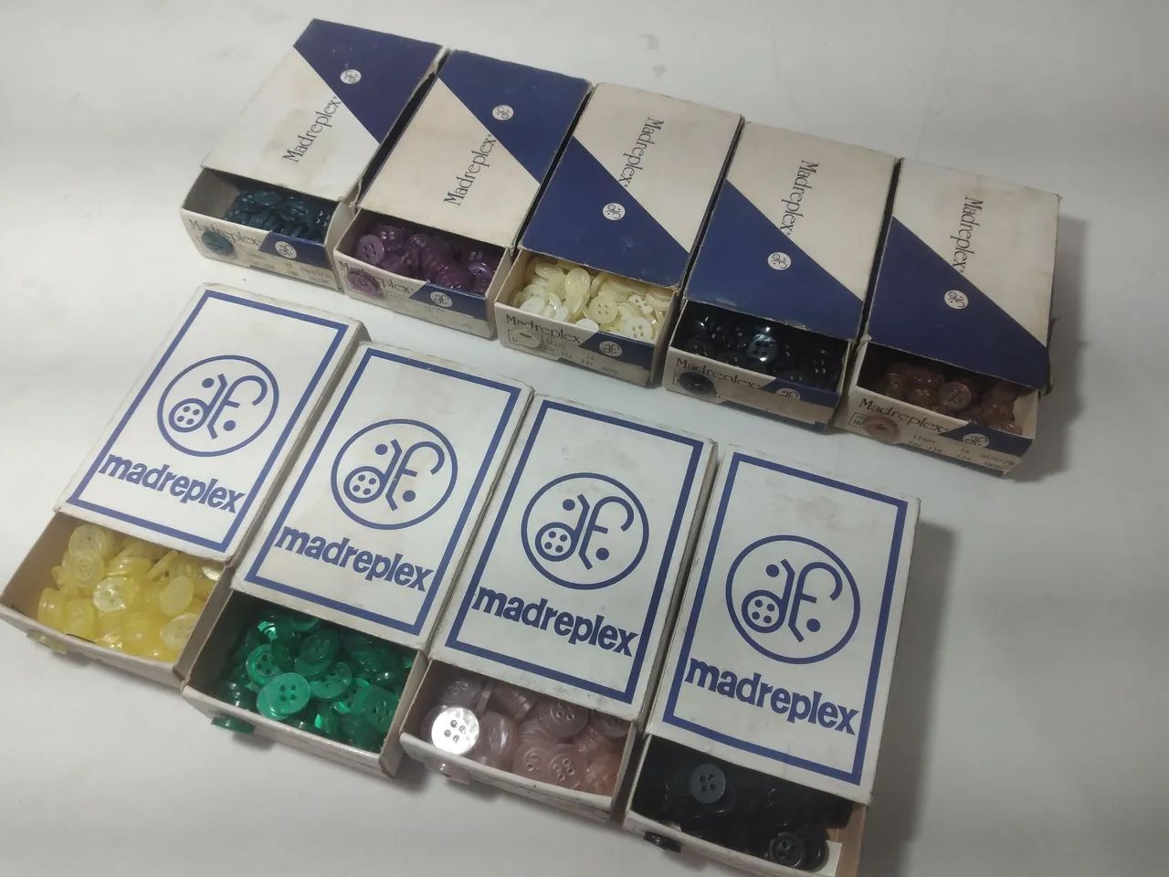 Caixa de botões antigos Madreplex anos 90 - Foto 3