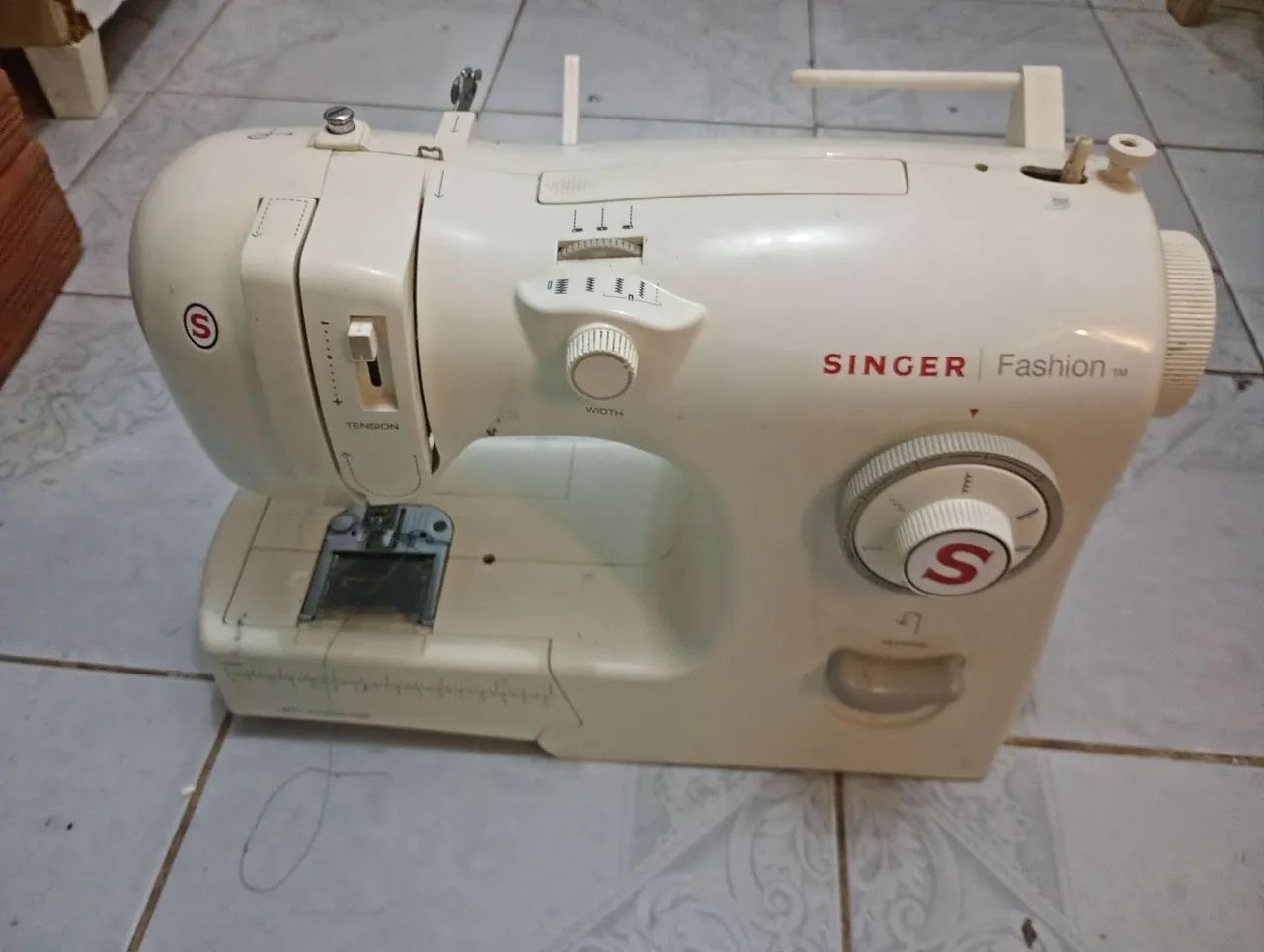 Máquina de costura 64840776930819123