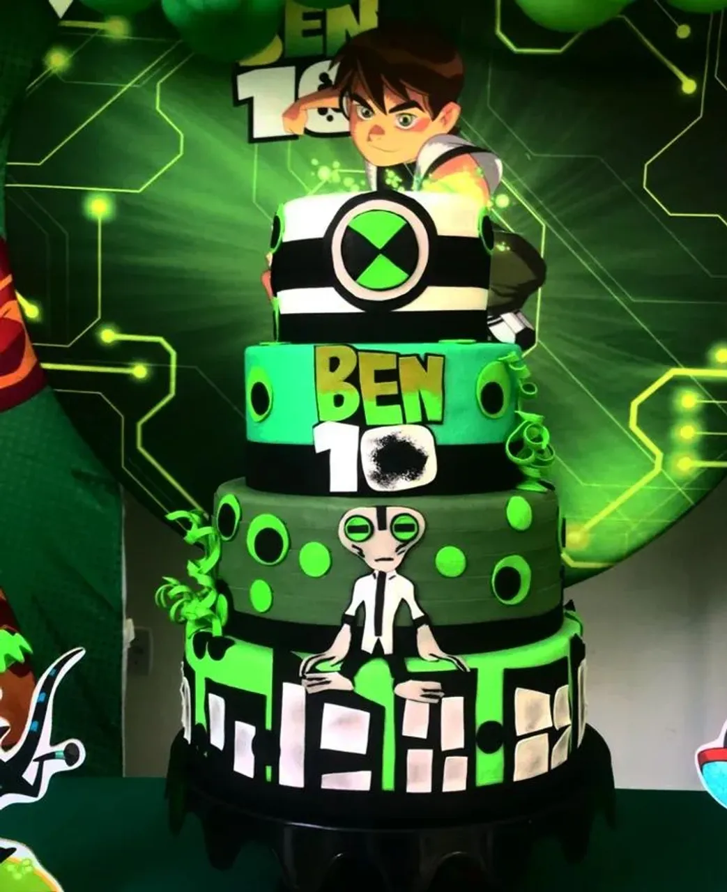 Bolo Ben 10 Cenográfico