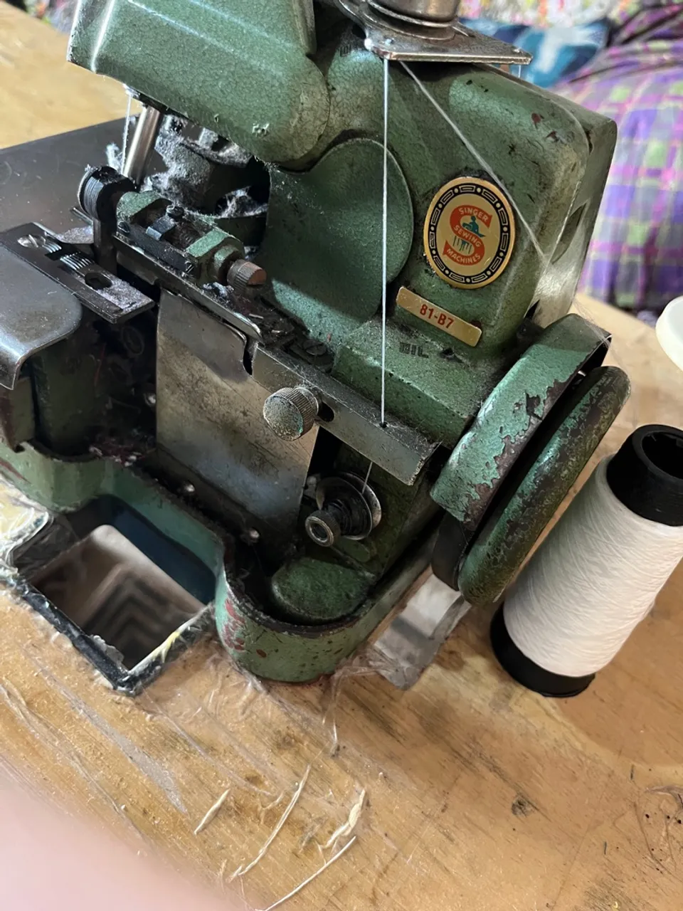 Máquina de Costura Overlock Singer 81-87