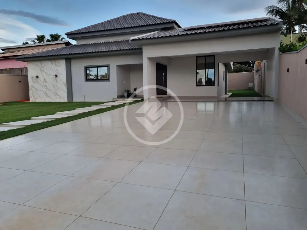 CASA DE ALTO PADRÃO À VENDA - R$ 2.850.000,00 COM 906M² EM CHAPADA DOS GUIMARÃES codigo: 1