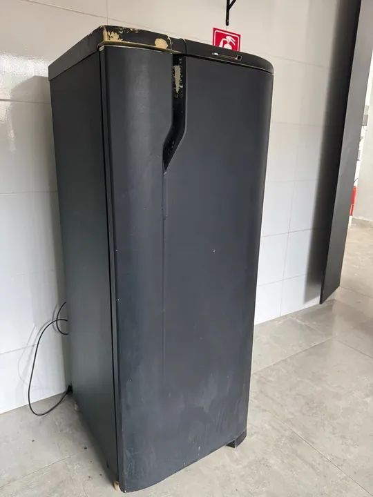 Geladeira Eletrolux - congela  - Foto 2