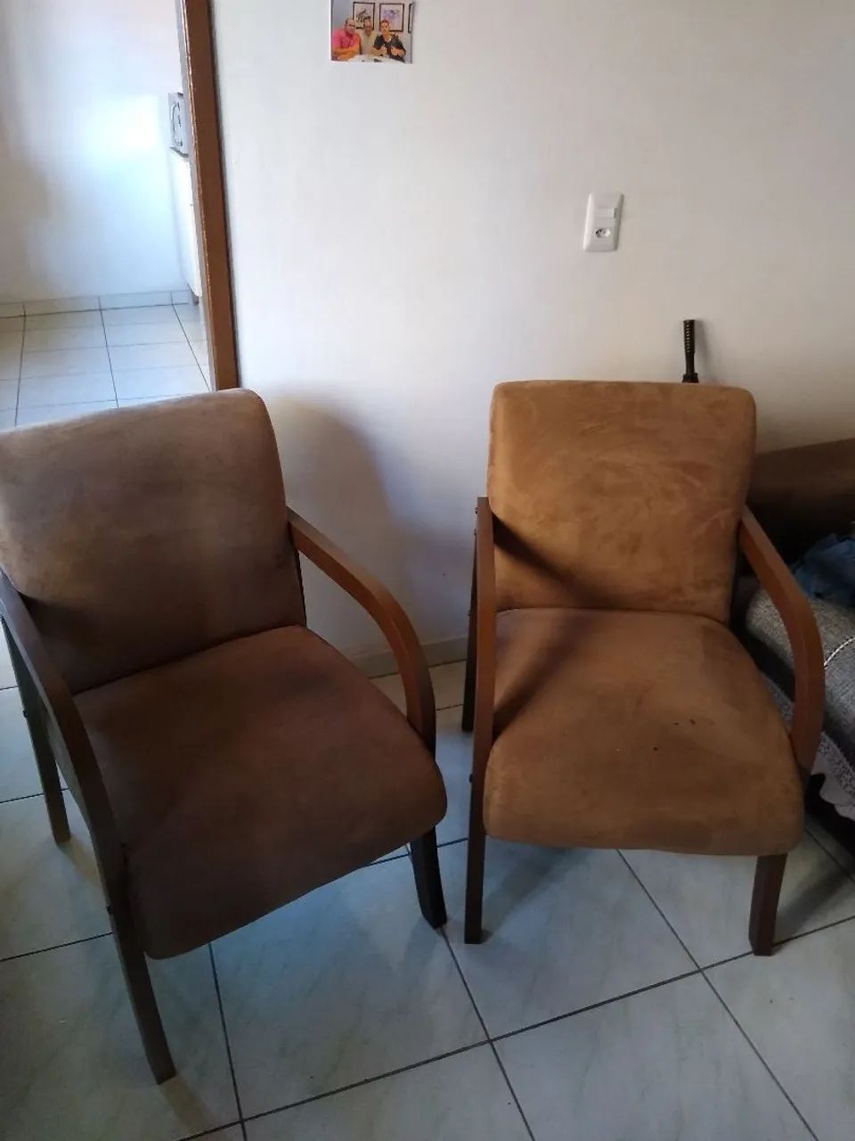 Par de Poltronas em Suede Marrom - Foto 2