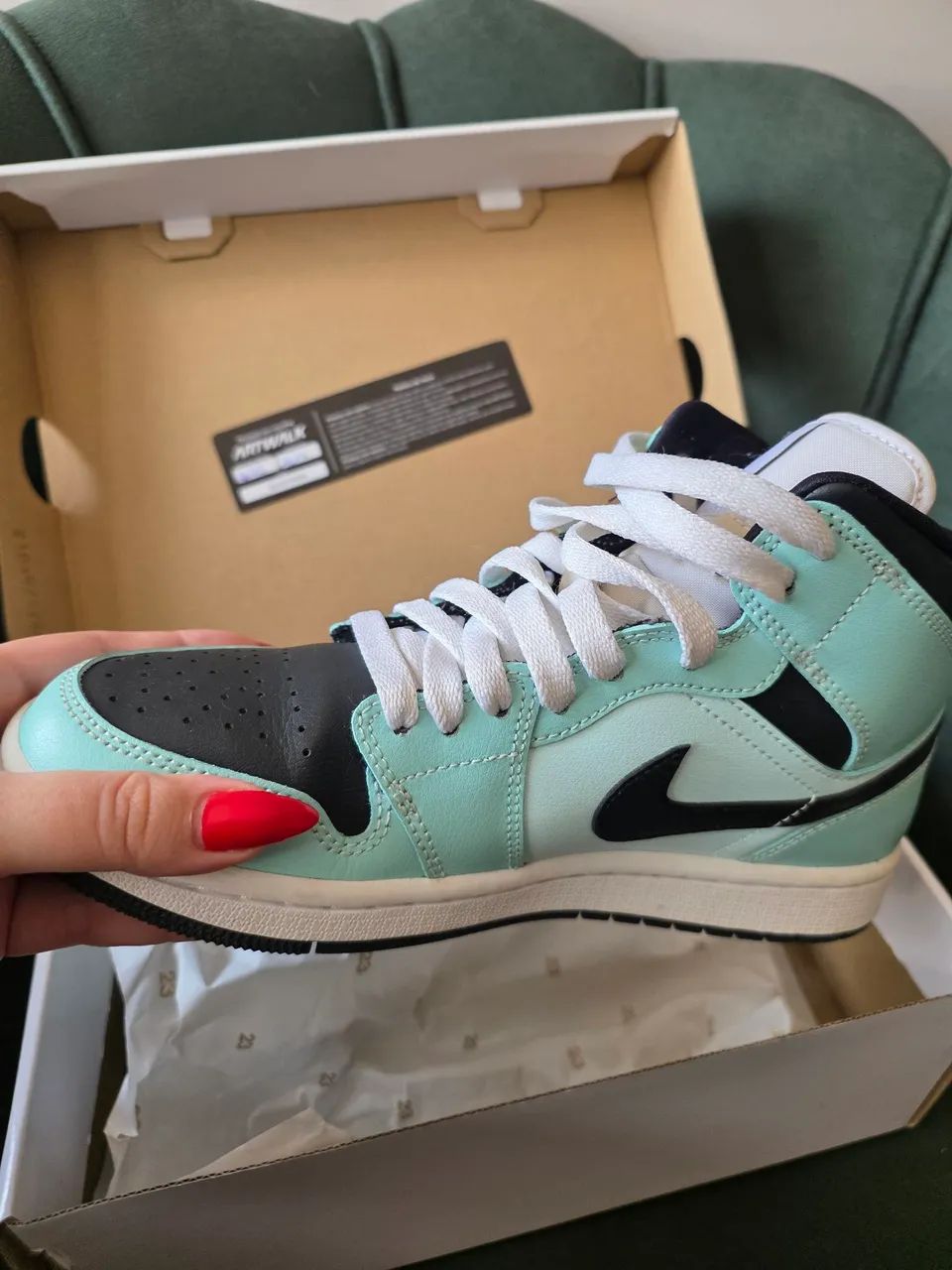 Air Jordan 1 Mid Aqua Blue Tint