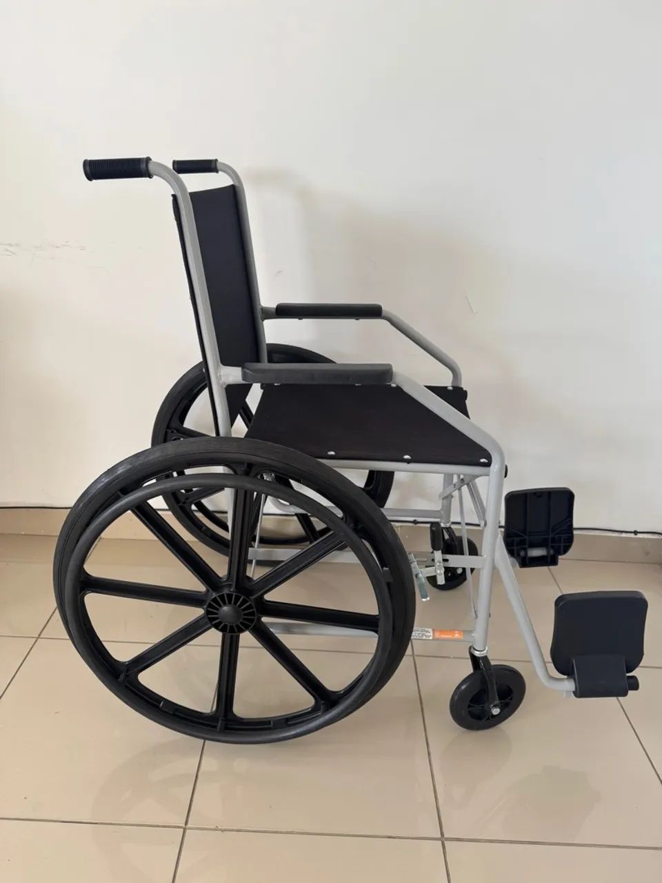 Cadeira de rodas NOVA