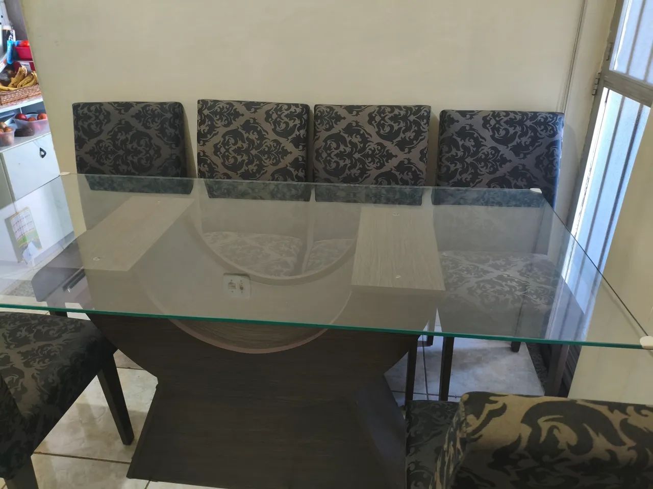 Mesa de tampão de vidro com 6 cadeiras - Foto 3