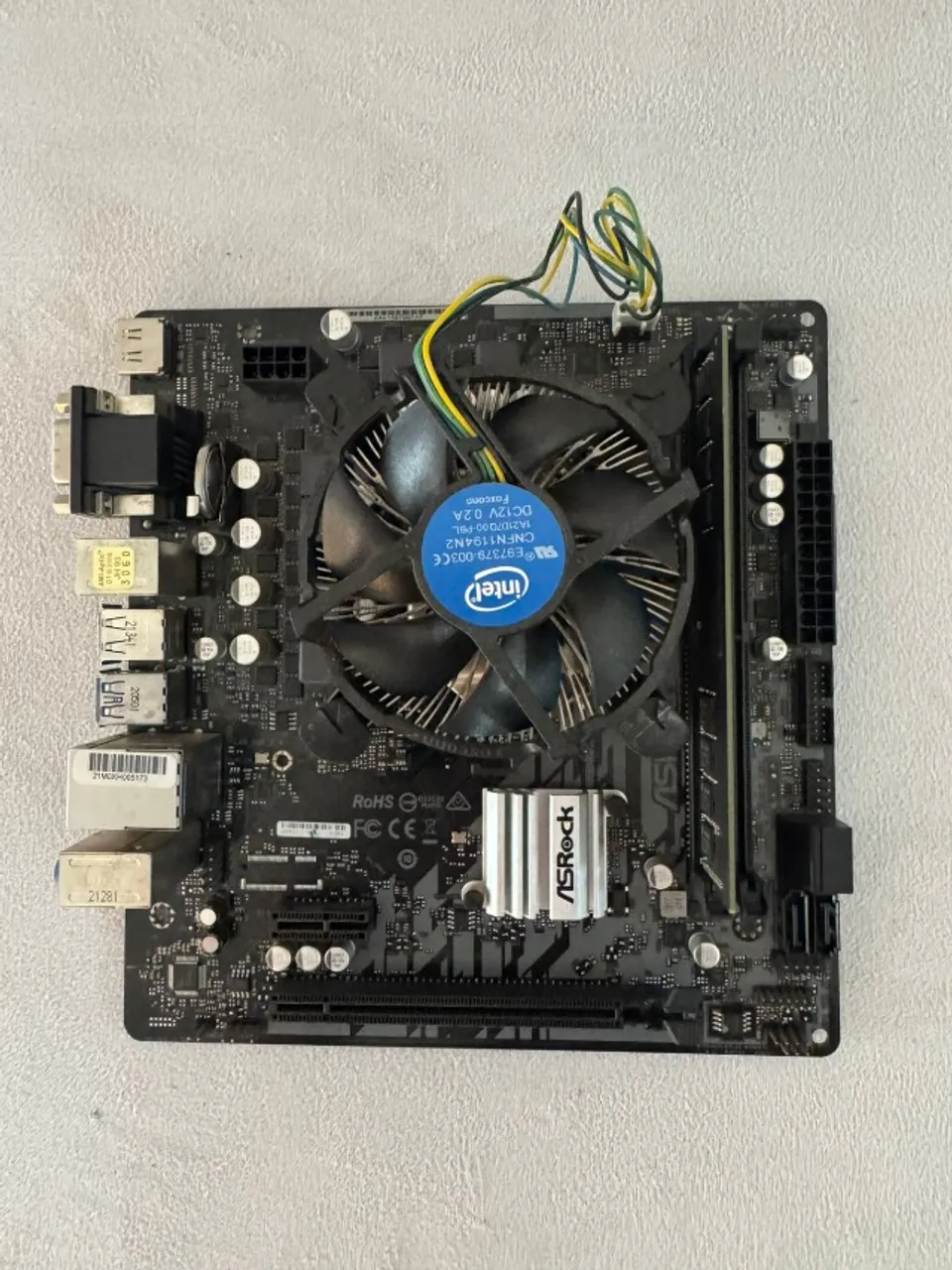 Intel core I5 11400 + placa mãe H510M gigabyte - Processadores
