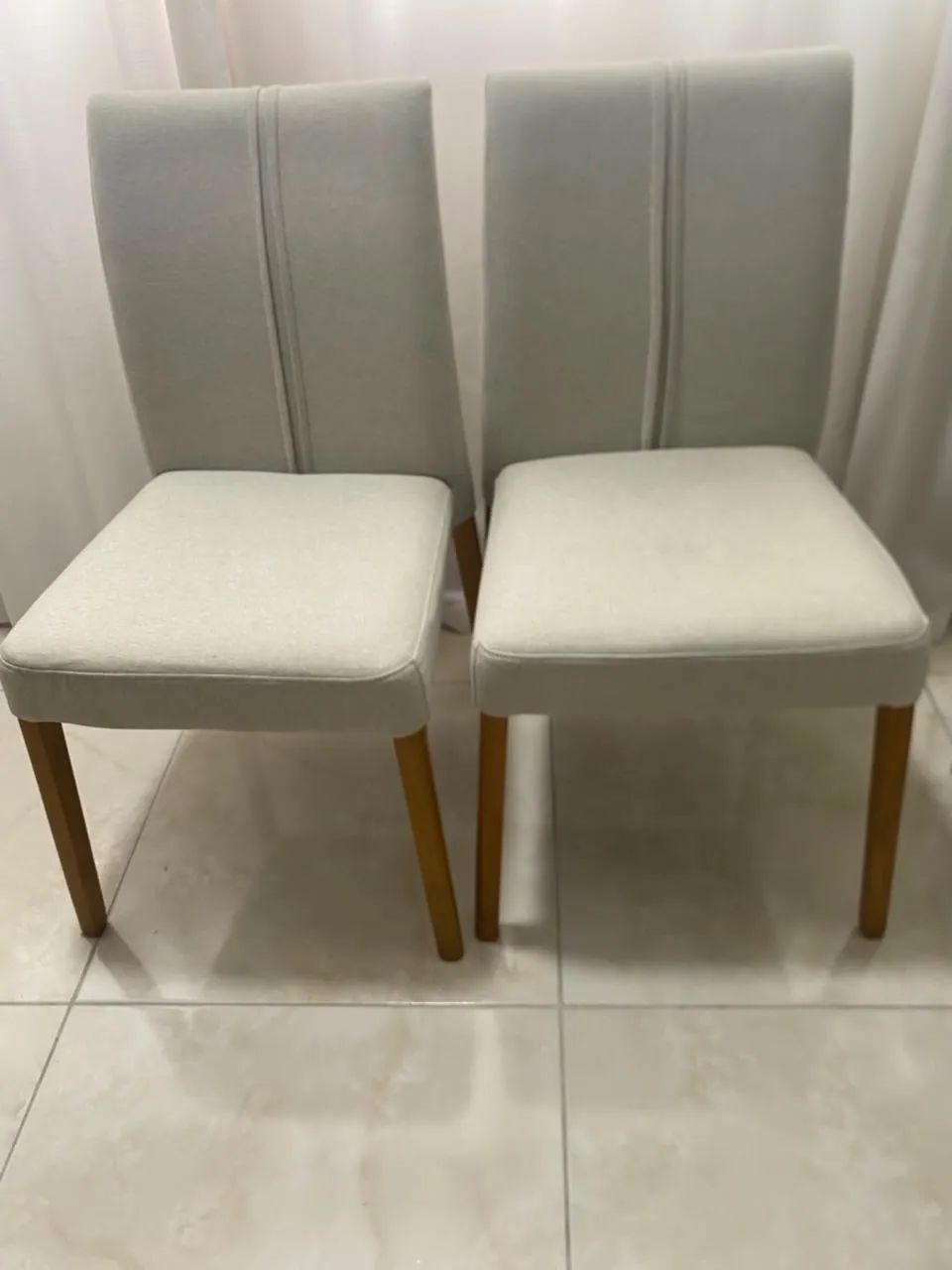 Vendo 4 cadeiras lindas 