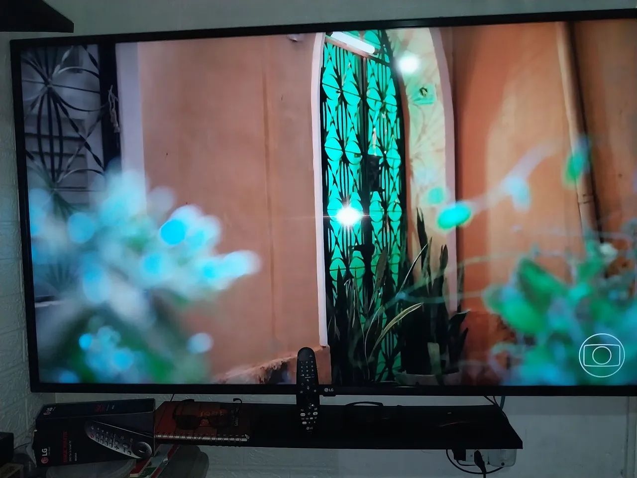 Tv smart magic 60 polegadas, com comando de voz completa semi novo com ...
