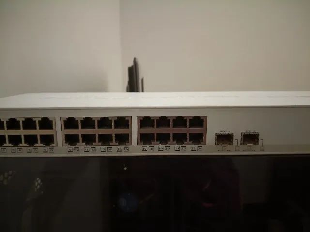 Switch MikroTik CSS326-24G-2S+RM