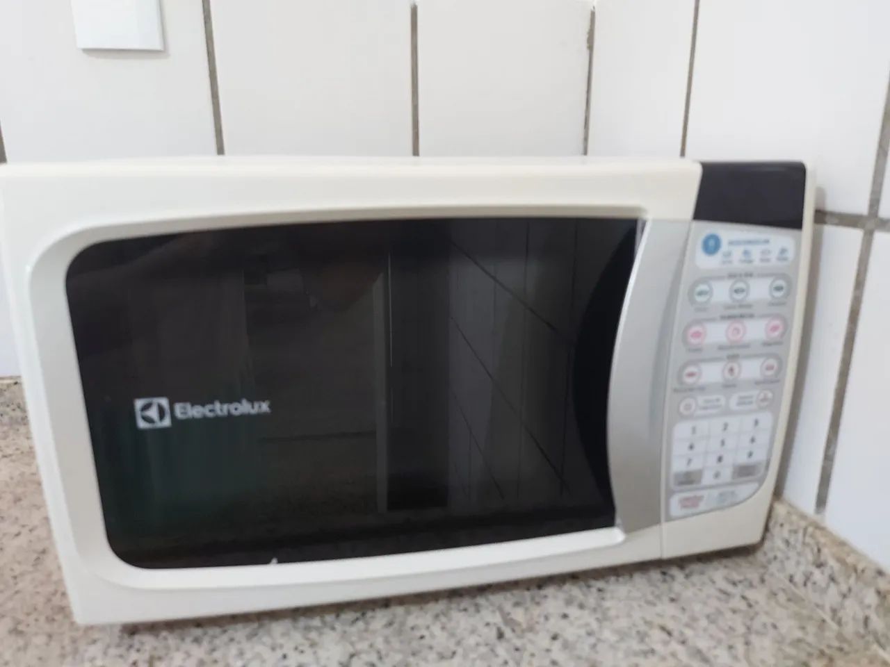 Microondas Electrolux MTD30 20l