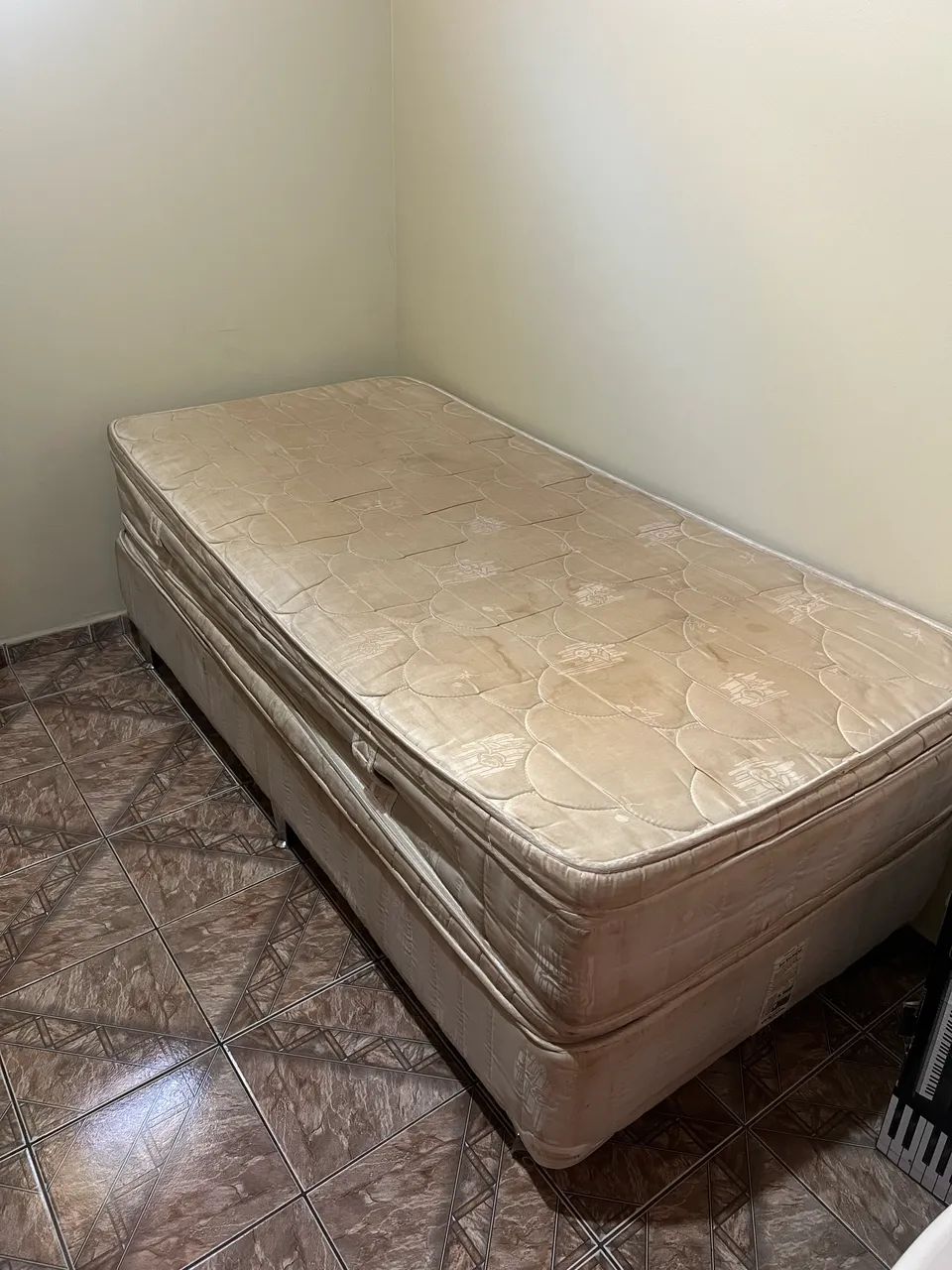 CAMA SOLTEIRO 