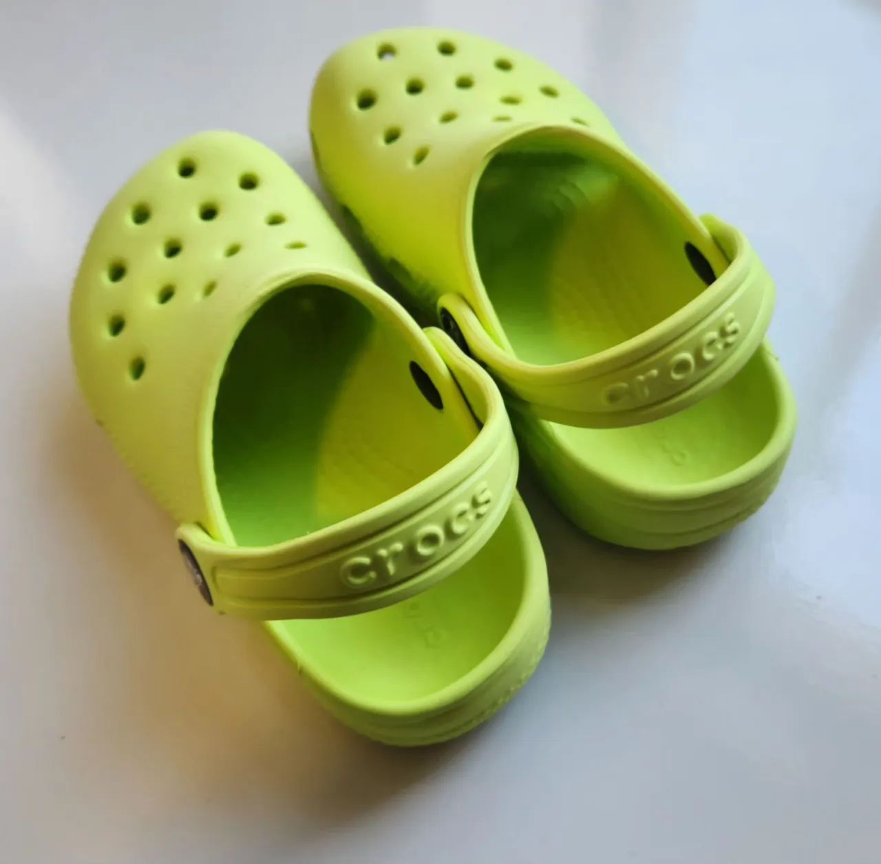 Vendo Crocs Infantil original. - Foto 3