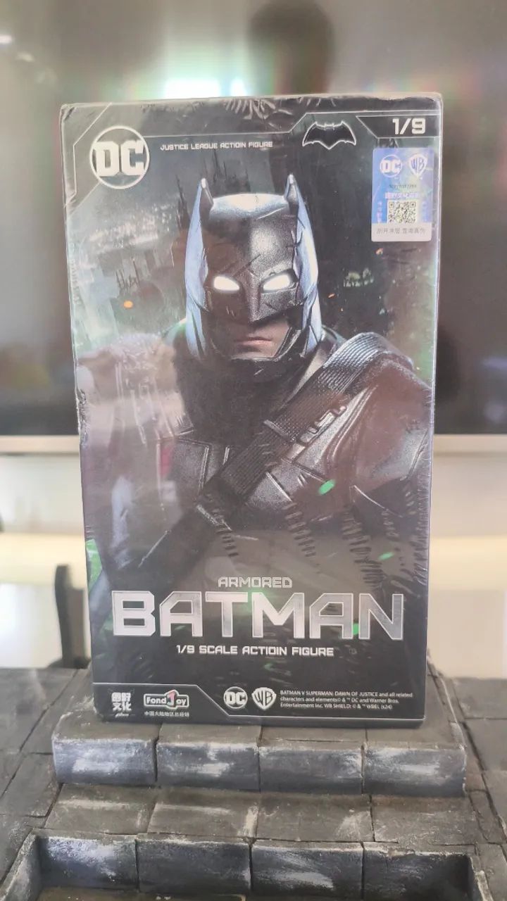 FondJoy Batman Armored ver BVS 1/9 LACRADO