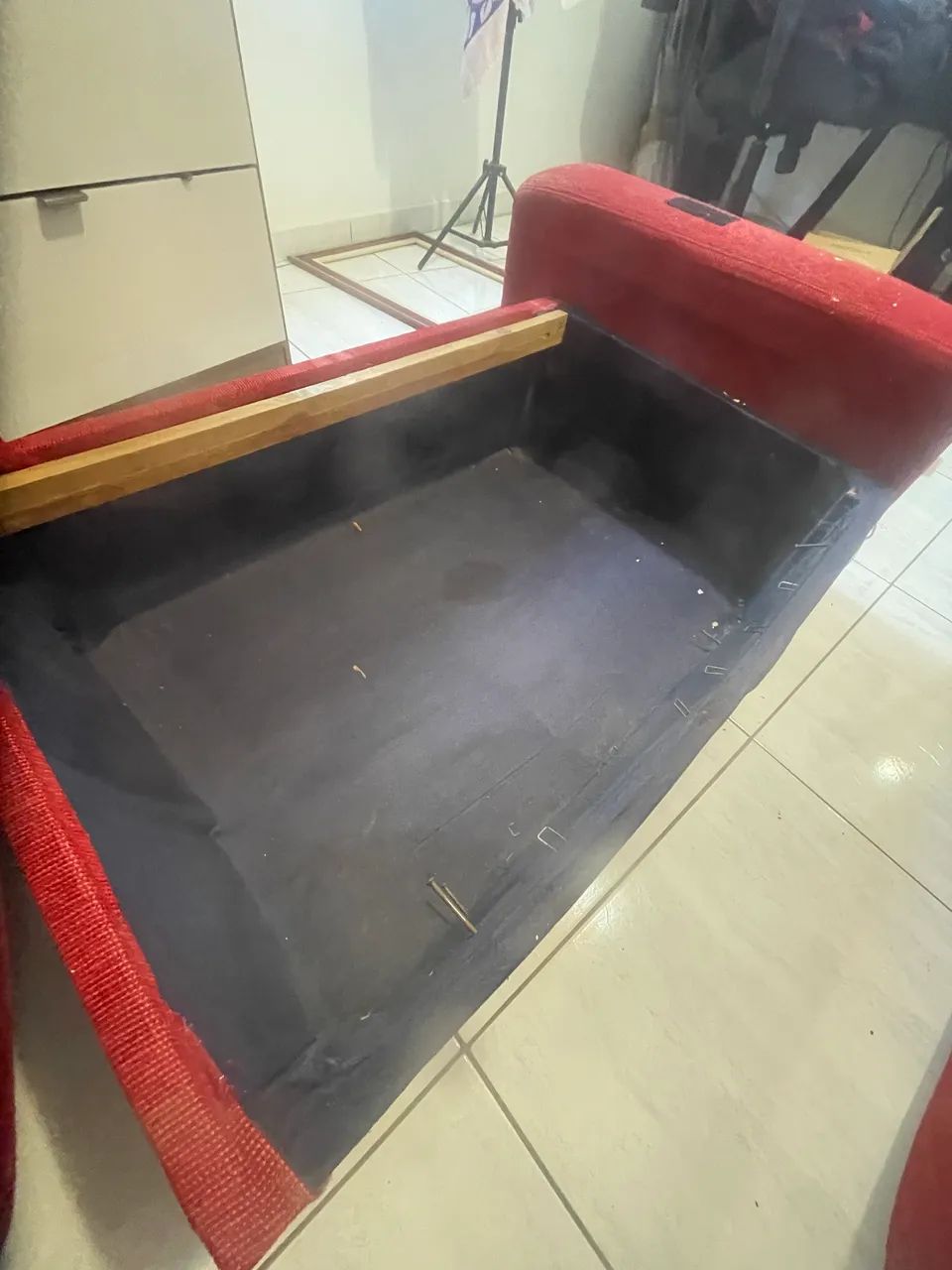Sofá Vermelho com baú  - Foto 4