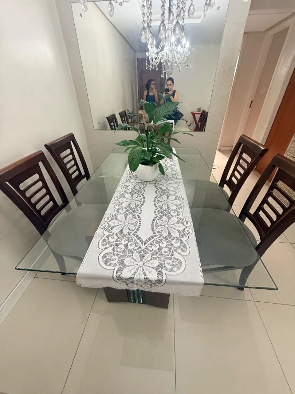 Mesa de jantar de madeira com 5 cadeiras - Foto 4