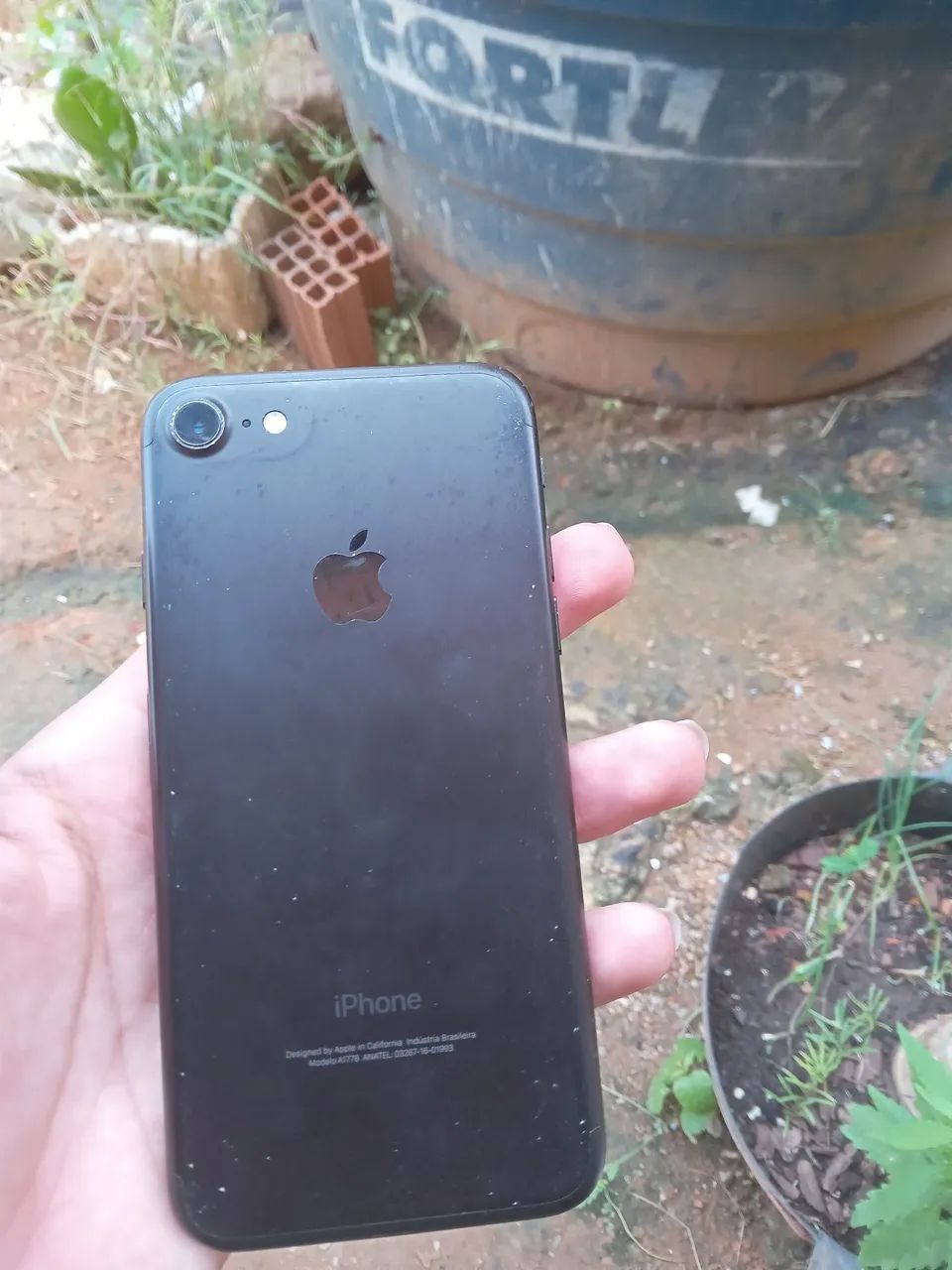 Vendo esse iphone 7 normal com defeito na placa mãe!  - Foto 4