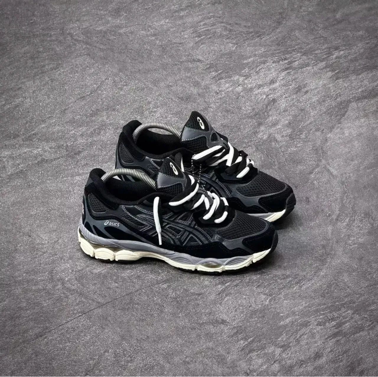 Asics Gel NYC Off Preto e Creme - Foto 4
