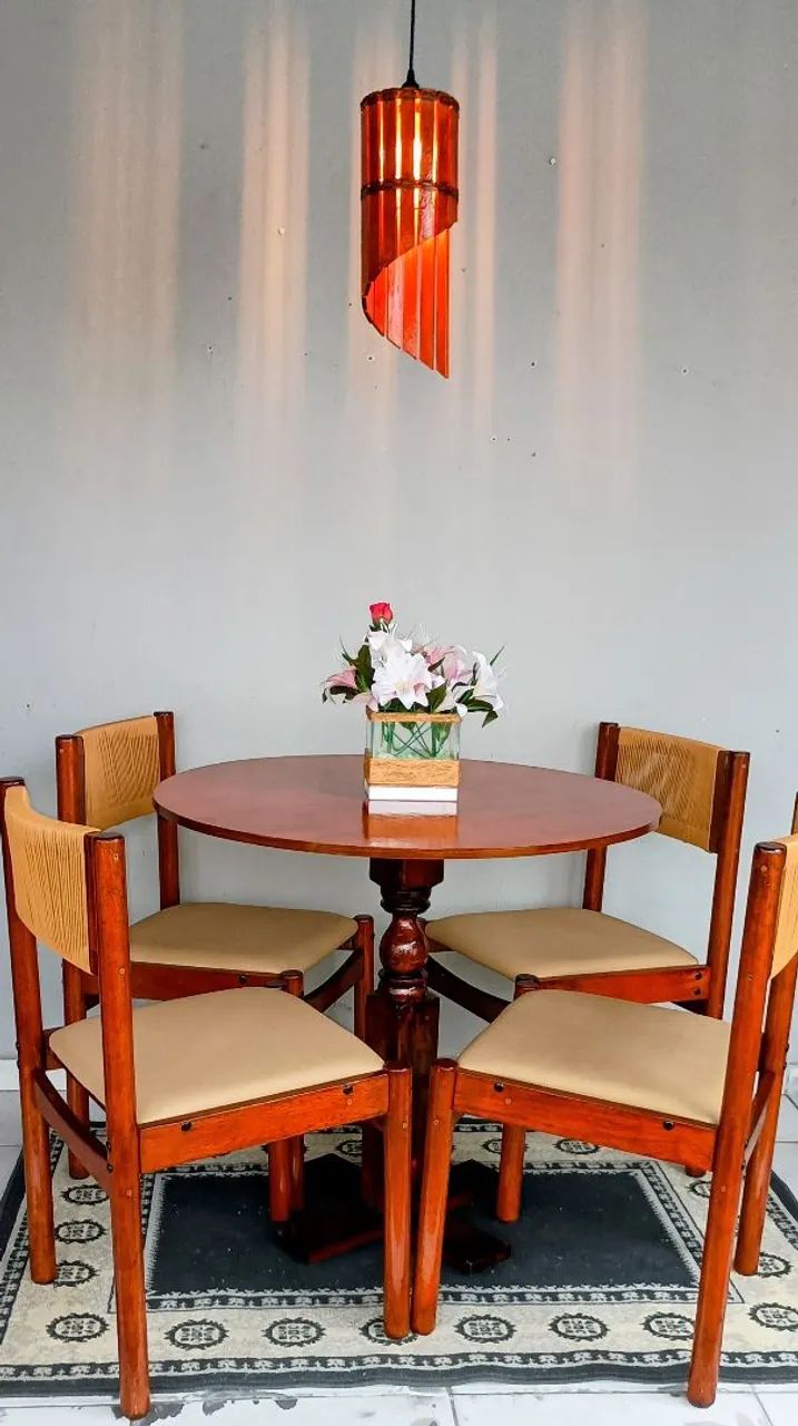 Mesa de jantar em madeira. - Foto 4