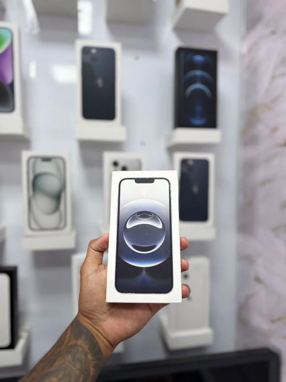 IPHONE 16e 128GB LACRADO<br>R$ 3.650,00 TOP