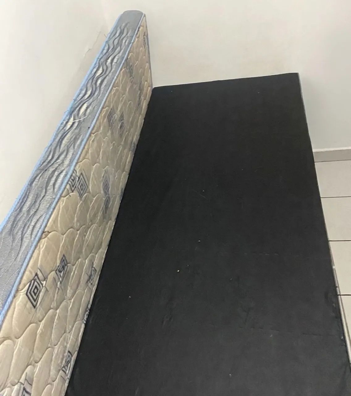 Cama Box de solteiro + colchão (no precinho) 