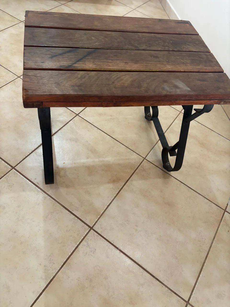 Mesa de centro de madeira rústica 