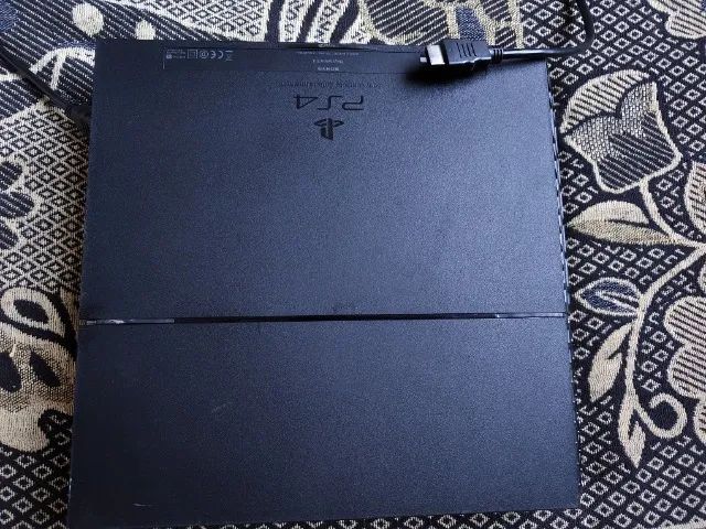 PS4 + 2 controles + 2 jogos - Foto 4