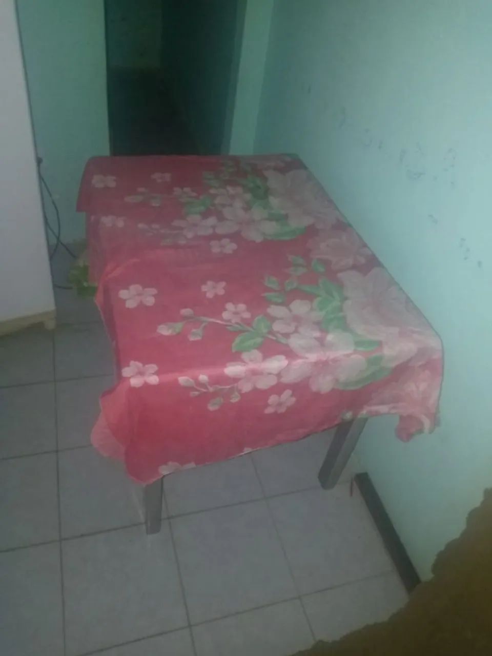 Vendo uma mesa de jantar 