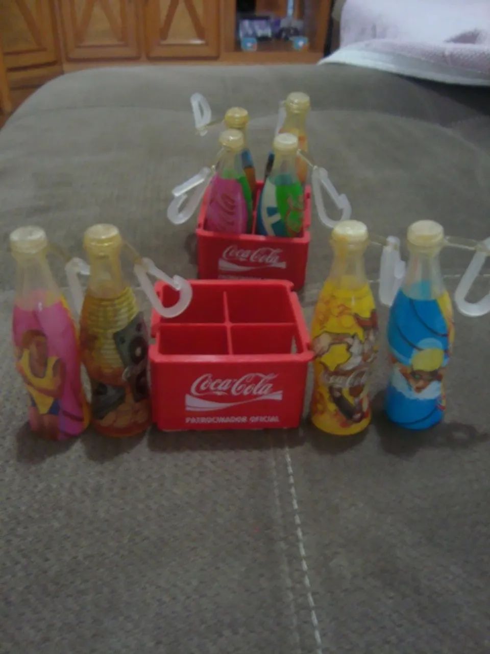 Mini engradado com 4 mini garrafas Coca Cola
