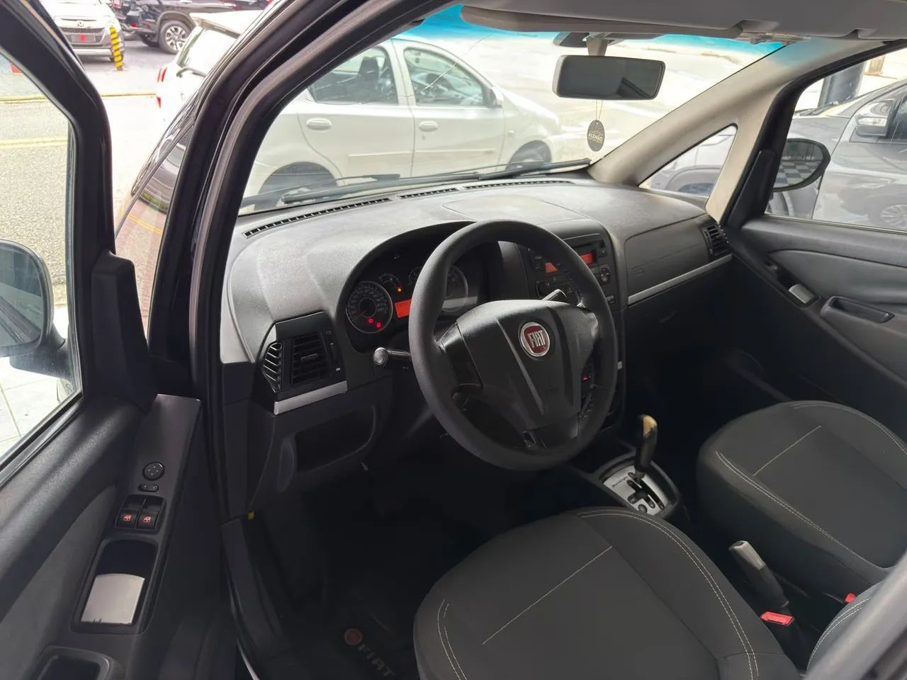 Fiat Idea ESSENCE Dualogic 1.6 Flex 16V 5p, foto 4 de 11