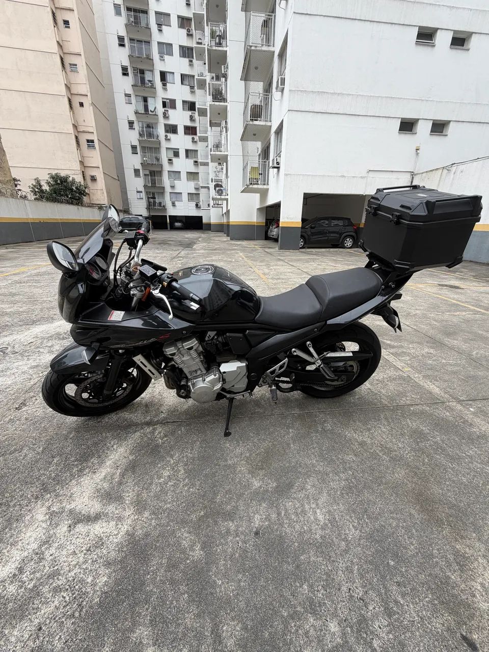 Bandit 650s extremamente nova .