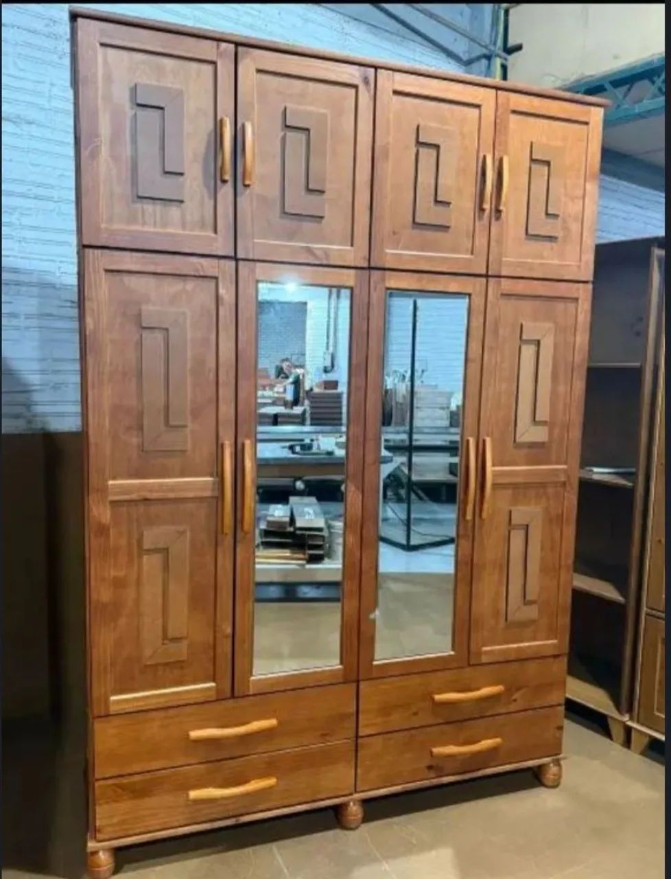 Guarda roupa de madeira novo