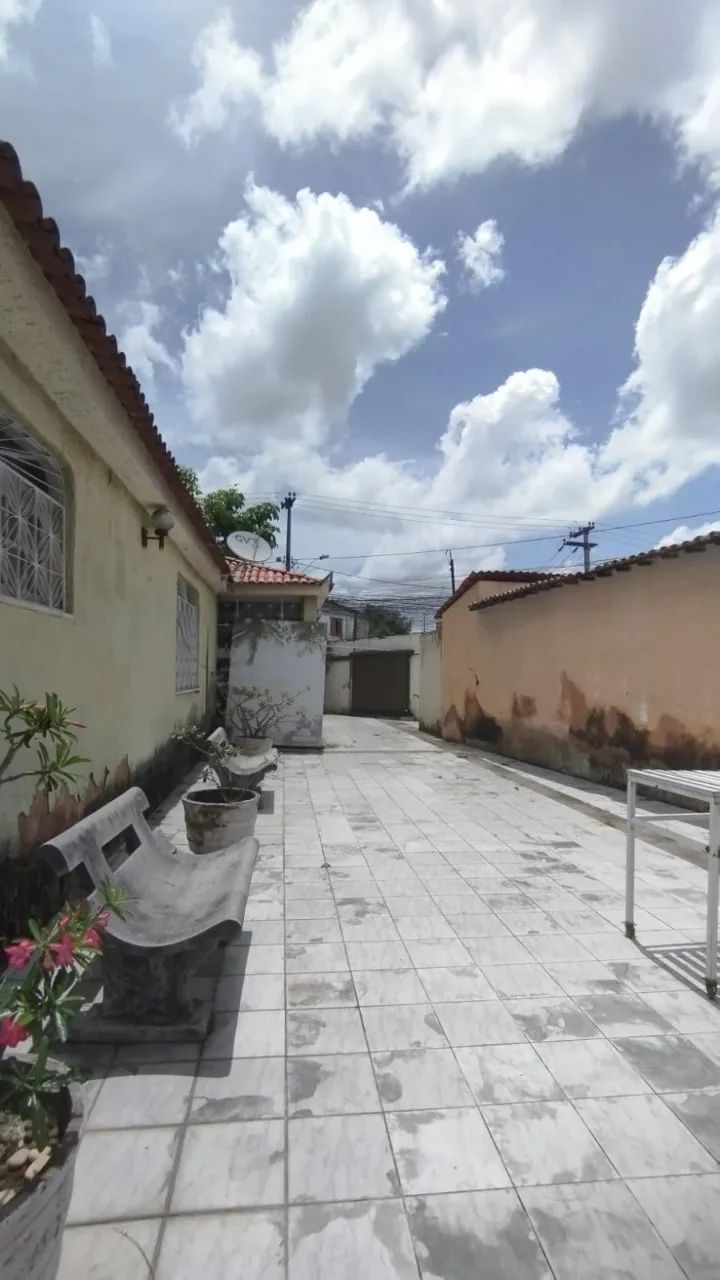 Excelente casa de esquina com piscina e lazer completo no Pici - Foto 3