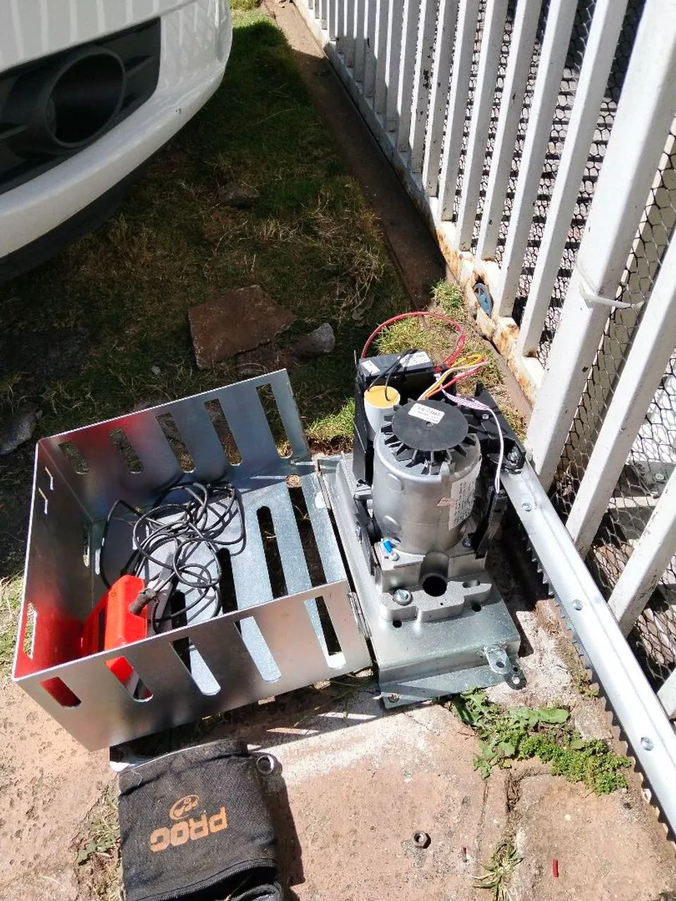 Motor de portão externo..com grade de proteção  - Foto 4